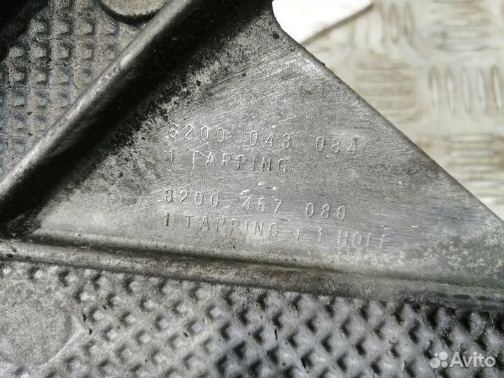 Кронштейн МКПП левый Nissan Juke F15