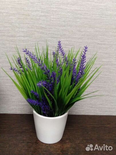 Искусственные растения в горшке