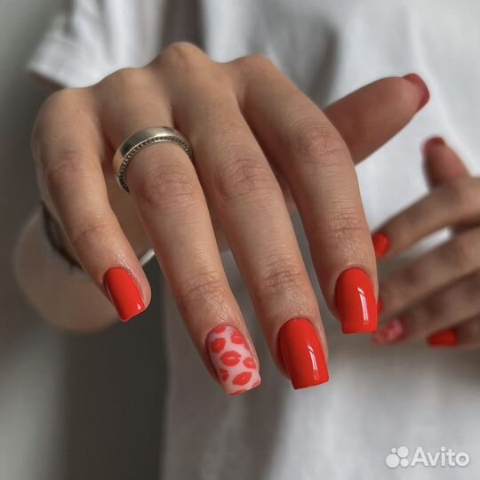 Маникюр с покрытием гель-лаком