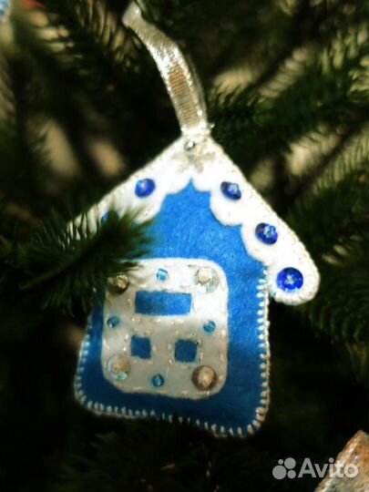 Новогодние украшения из фетра