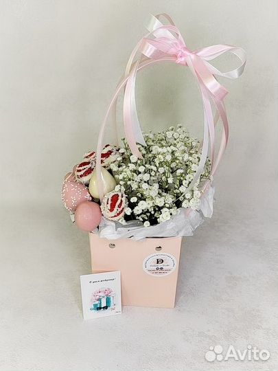 Клубника в шоколаде и гипсофила. Букет из клубники