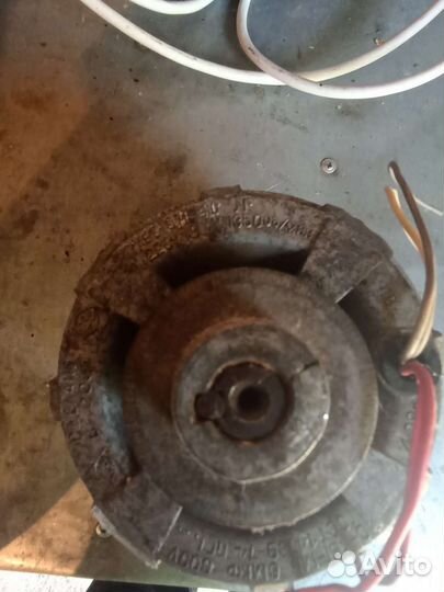 Двигататель стиральной машинки Волги 8