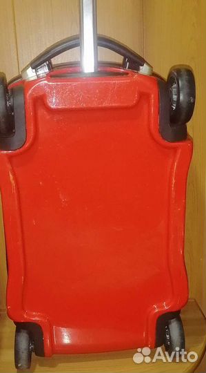 Детский чемодан на колёсиках