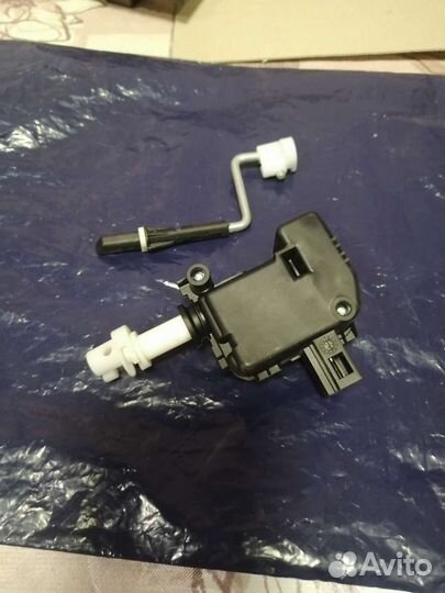 Фиксатор крышки бензобака фольксваген джетта 5