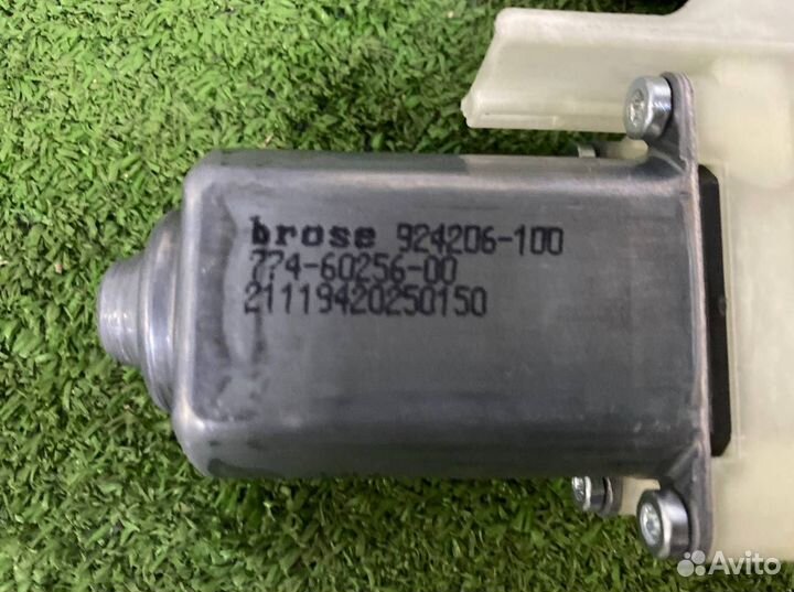 Мотор стеклоподъемника передний правый Porsche