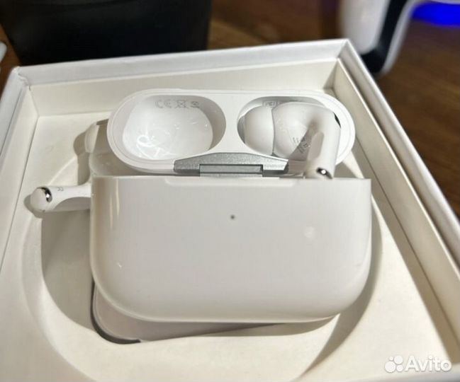 Беспроводные наушники apple airpods