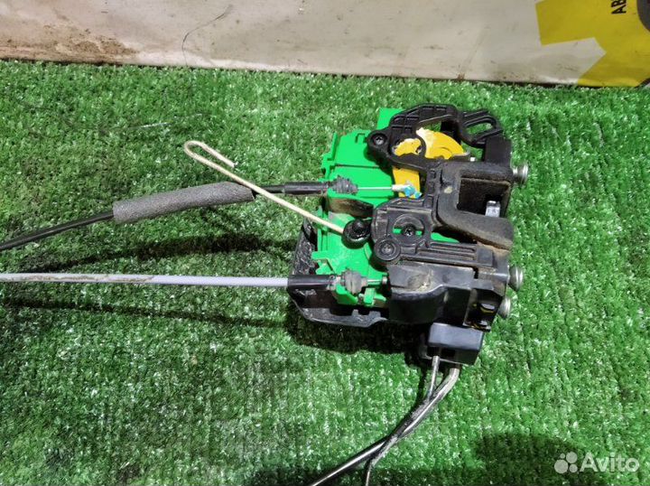 Замок двери задний левый Hyundai Solaris 1