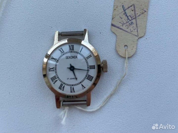 Часы наручные женские механические СССР