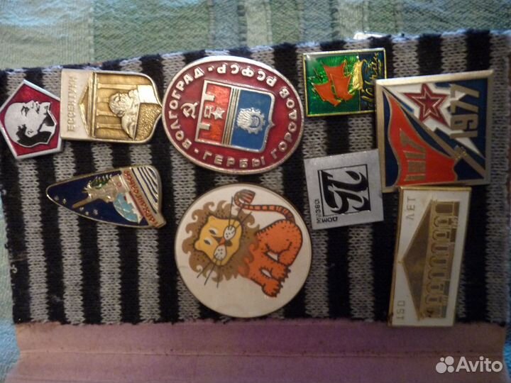 Продам значки