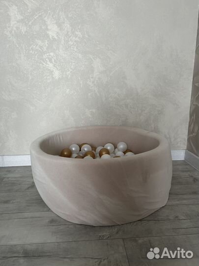 Сухой бассейн с шариками