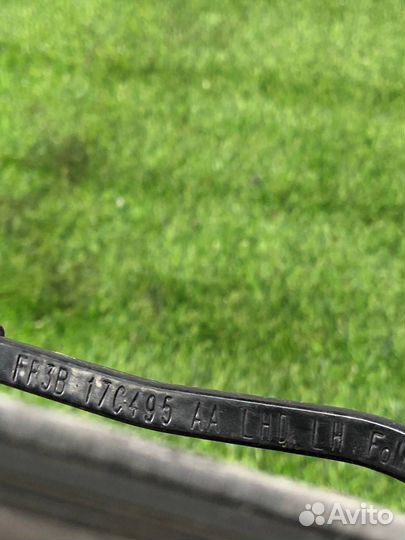 Поводок стеклоочистителя левый левой Ford Mustang