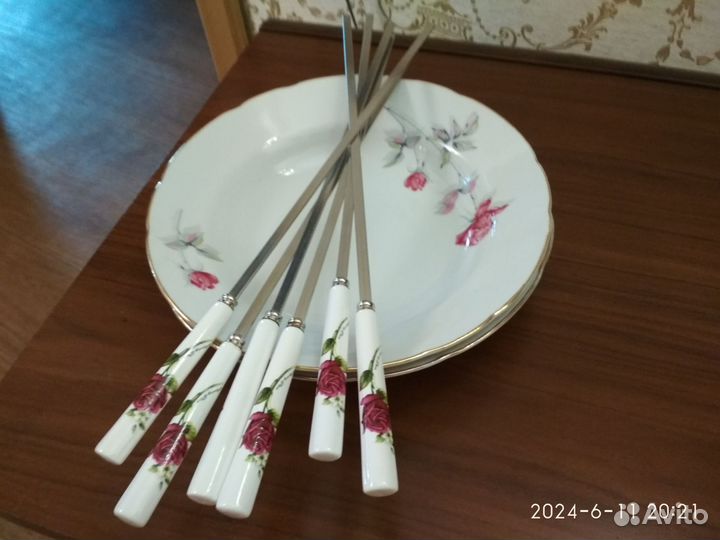 Тарелки, вилки