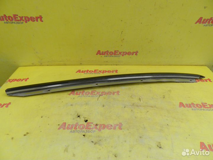 Молдинг лобового стекла левый Nissan Almera Classi