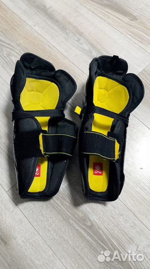 Щитки хоккейные CCM 11