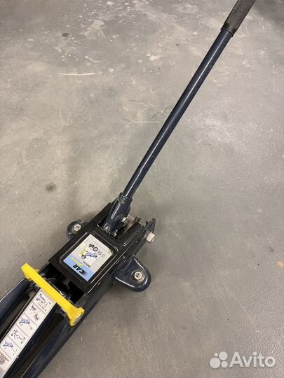 Домкрат подкатной