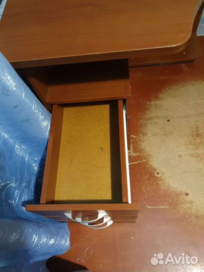 Письменный стол