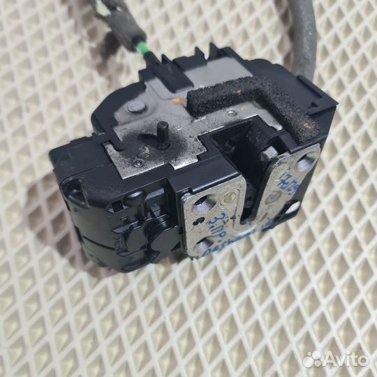 Замок двери задней правой Nissan Qashqai J10