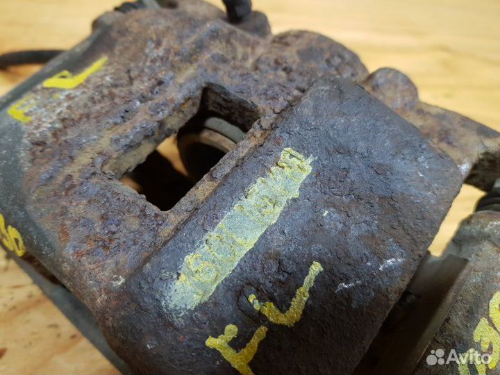 Суппорт лев. перед. honda edix