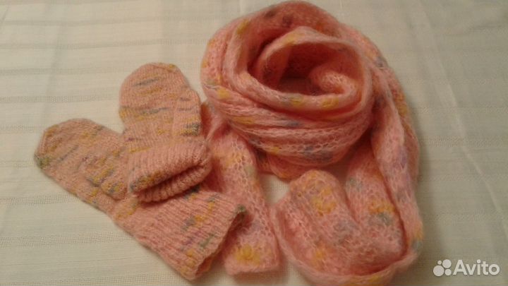 Шарф и варежки мохеровые