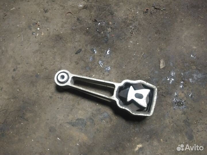 Опора двигателя Задняя Freelander 2 дизель 2.2TDI