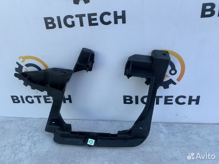 Кронштейн глушителя Mercedes X156 A1568852000