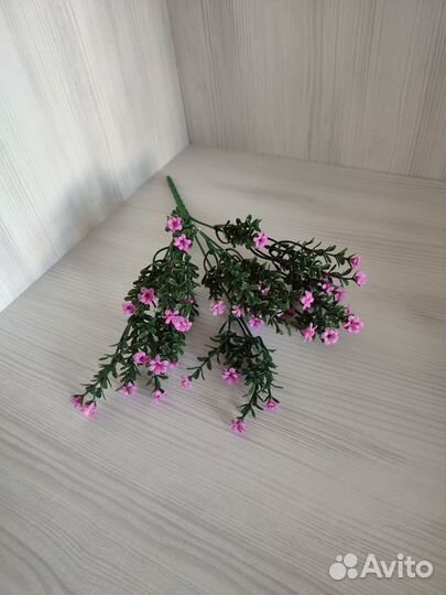 Искусственные цветы для дополнения букета