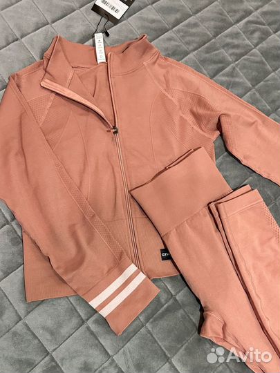 Костюм для фитнеса новый 46