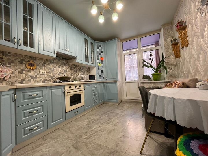 2-к. квартира, 54 м², 2/18 эт.