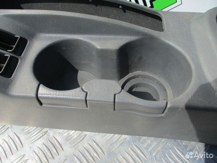 Консоль центральная Kia Spectra 2006г