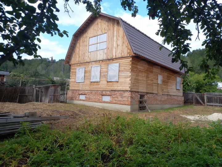 Дом 175 м² на участке 6 сот.