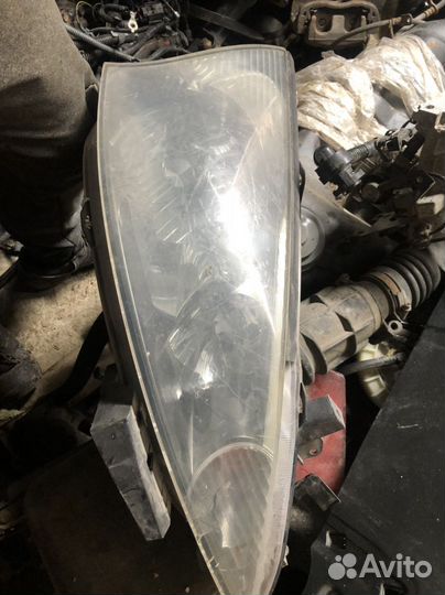 Mitsubishi Grandis правая фара оригинал галоген