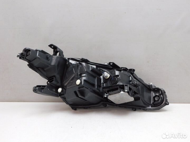 Фара левая Toyota Camry V70 8115033D31