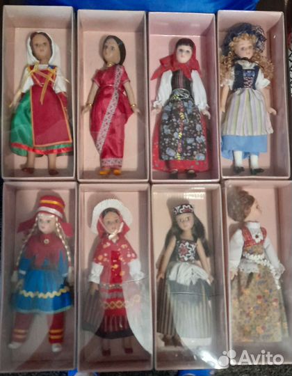 Фарфоровые куклы в костюмах народов мира