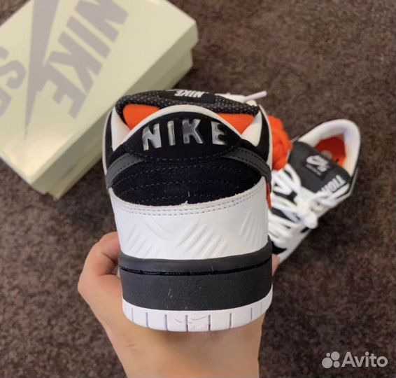 Tightbooth x Nike SB Dunk Low Кроссовки