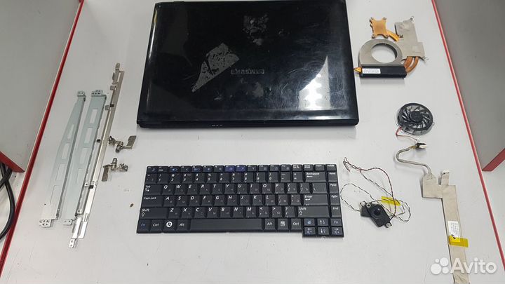 Ноутбук Samsung NP-R70 в разборе