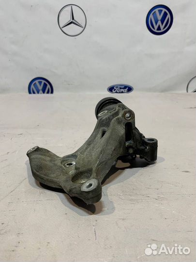 Кронштейн компрессора кондиционера Volkswagen 2