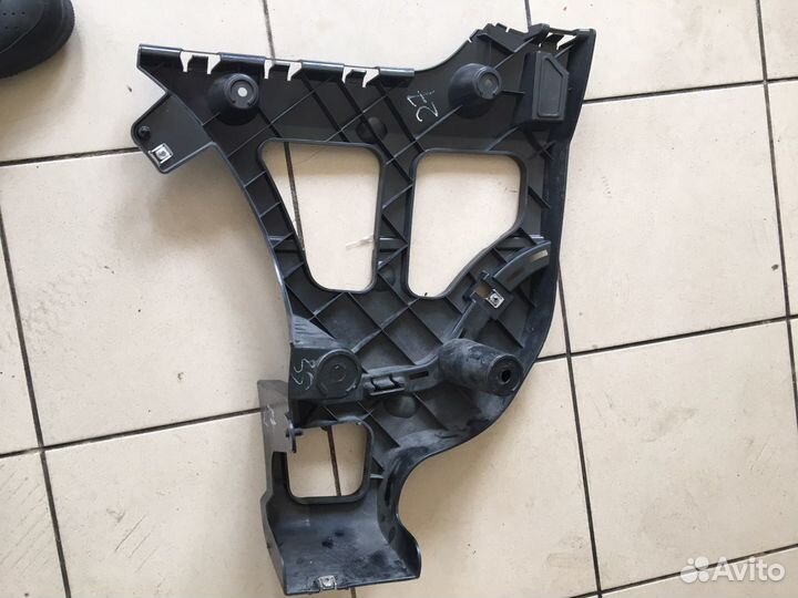 Левый кронштейн заднего бампера BMW X5 E70