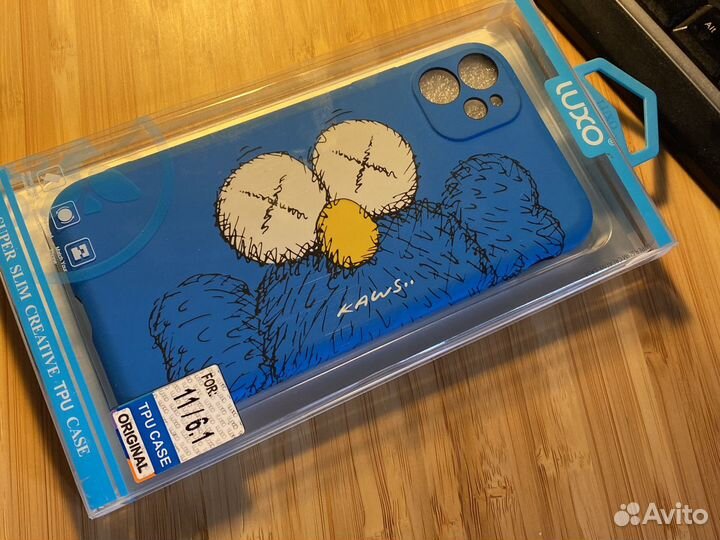Чехол на iPhone 11 kaws