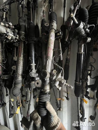 Рулевая рейка Toyota Wish ZNE14