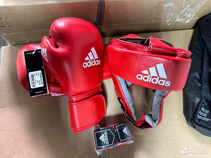 Боксерские перчатки adidas