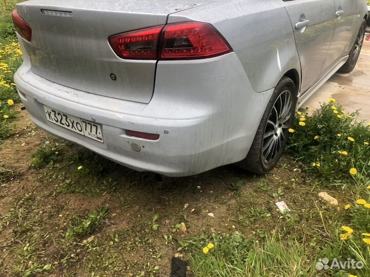 Задрий бампер на митсубиси лансер 10
