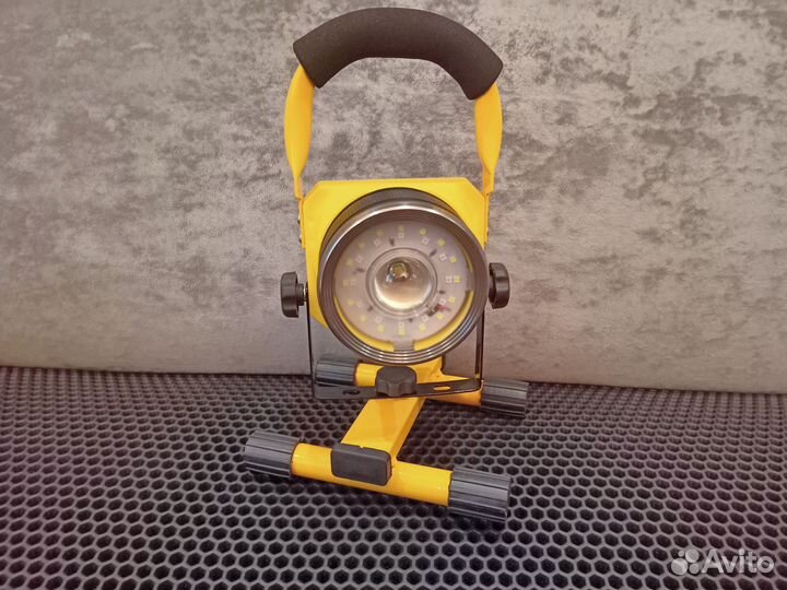 Светодиодный прожектор аккумуляторный