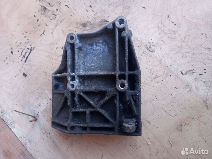 Кронштейн генератора MB sprinter 601ом 2.3