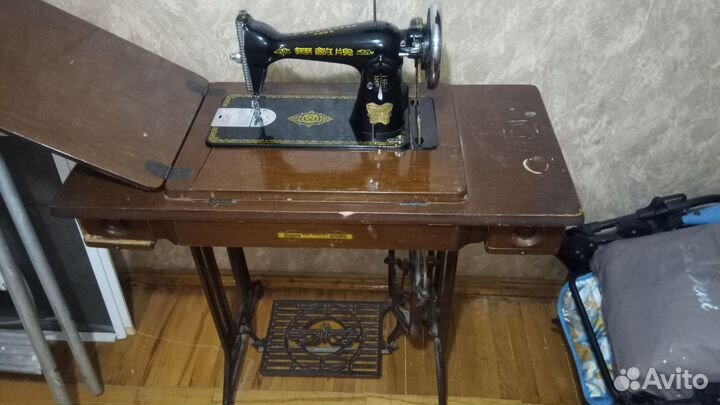 Швейная машина Батерфляй ножная