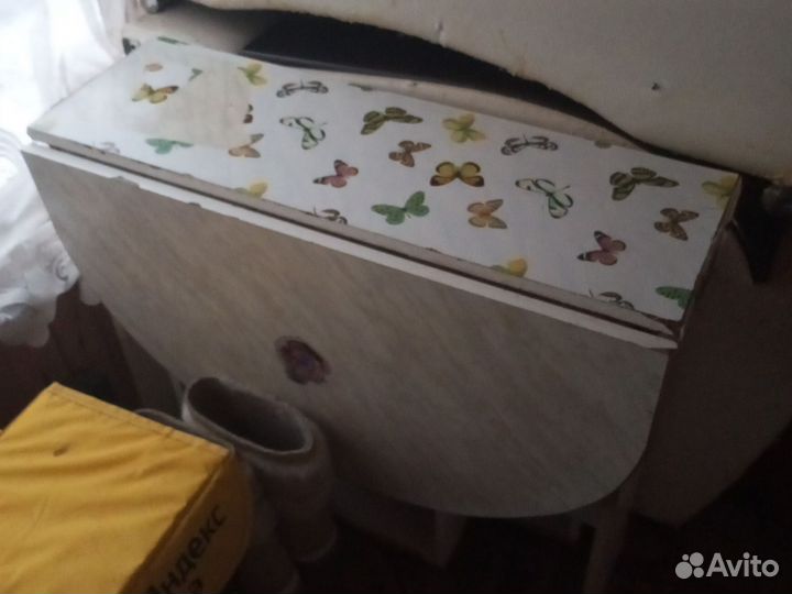 Стол книжка