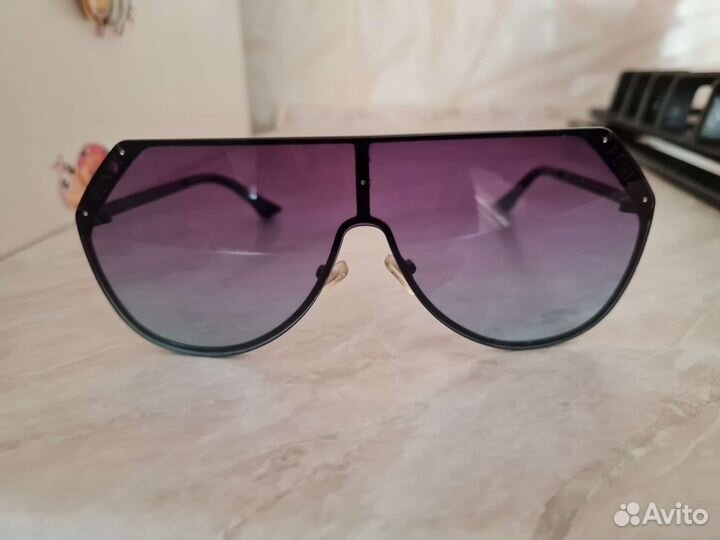 Солнцезащитные очки fendi