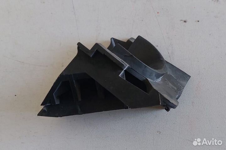 Направляющая ремня безопасности задняя правая audi