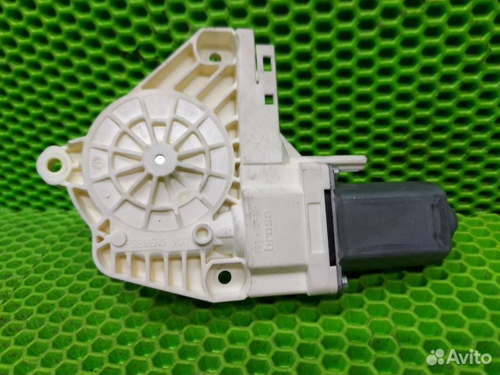 Мотор стеклоподъемника задний левый Land Rover