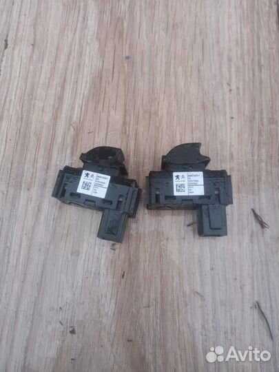 Кнопка стеклоподъемника задняя Citroen C4 2