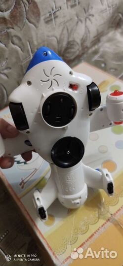 Самолёт игрушка